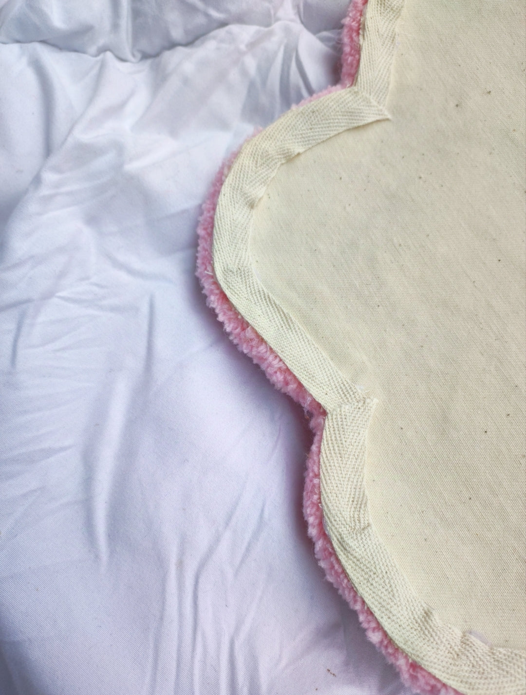 PETIT TAPIS/SUSPENSIONS MURALES FLEURS