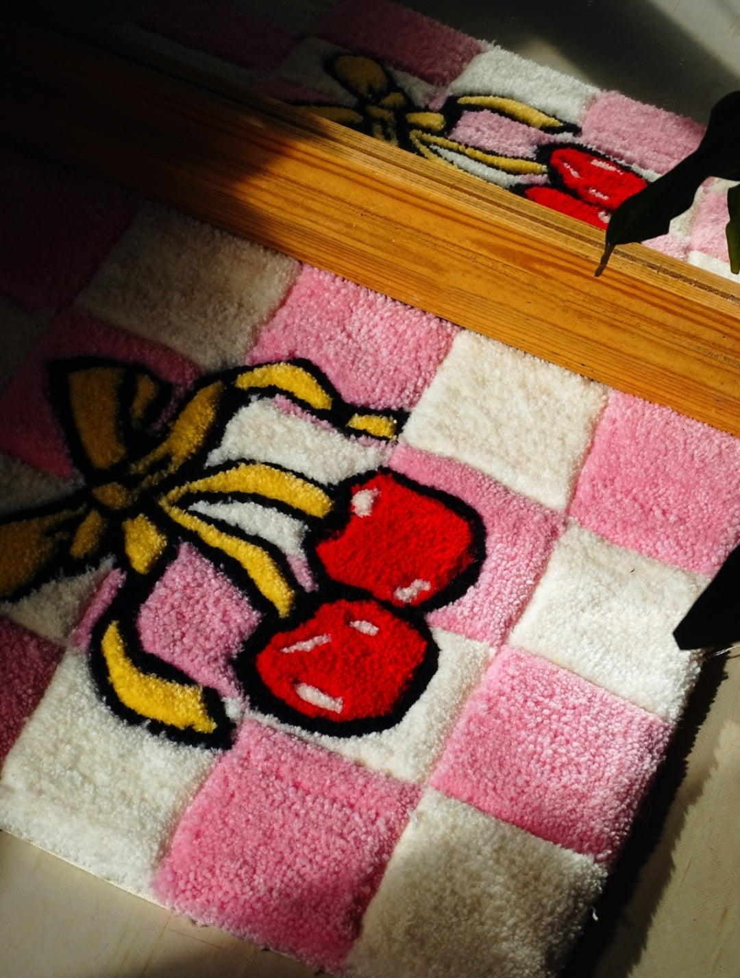 TAPIS/ SUSPENSION MURALE CERISE