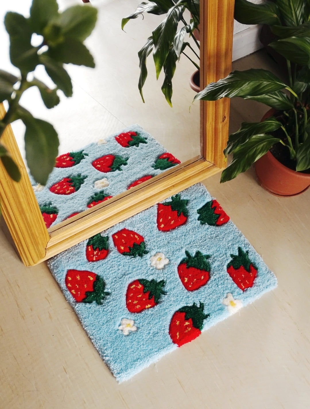 TAPIS/SUSPENSION MURALE FRAISES