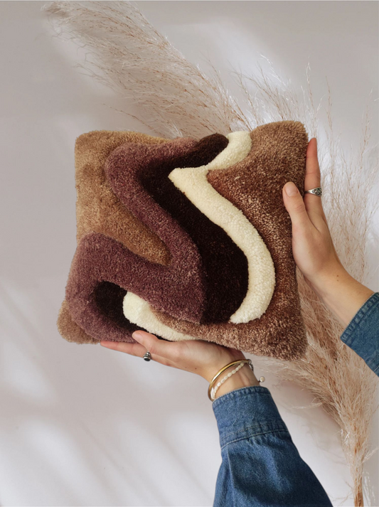 COUSSIN MARRON À MOTIF